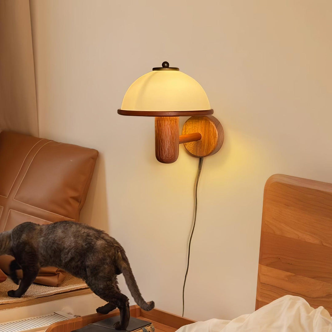 Lampa ścienna z drewna w kształcie grzyba