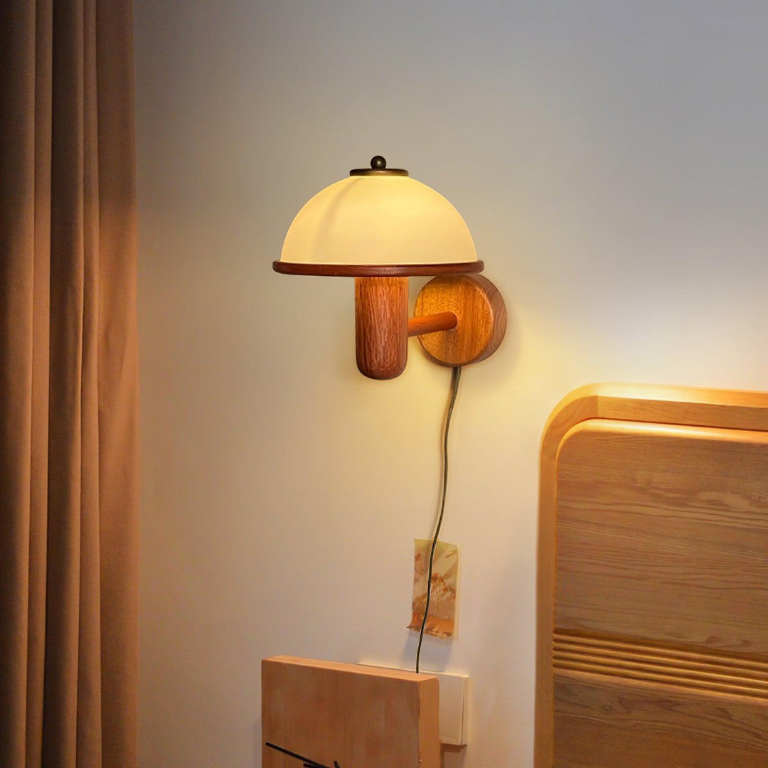 Lampa ścienna z drewna w kształcie grzyba