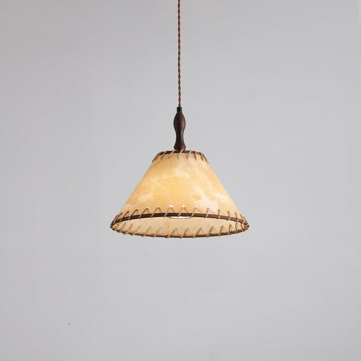 Lampa wisząca z drewna i tkaniny