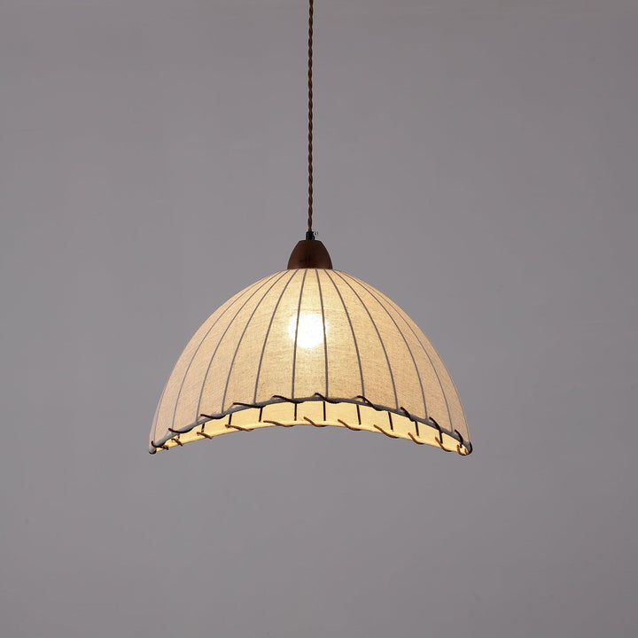 Lampa wisząca z drewna i tkaniny