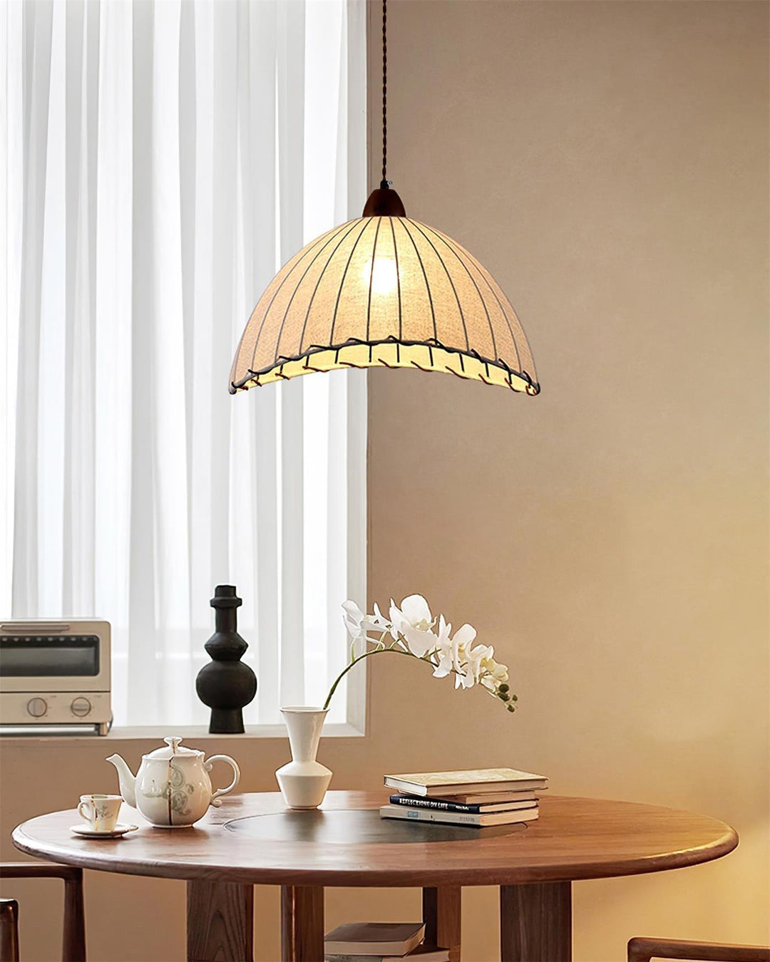 Lampa wisząca z drewna i tkaniny