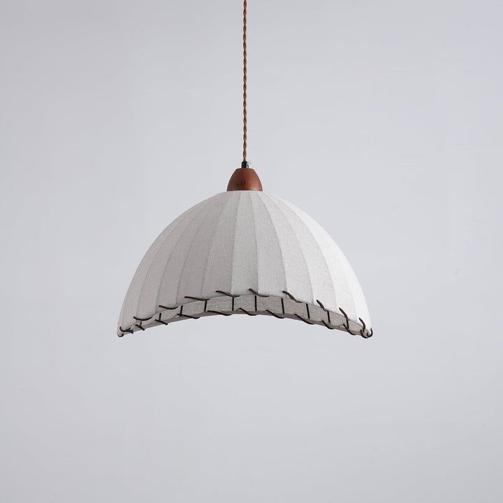 Lampa wisząca z drewna i tkaniny