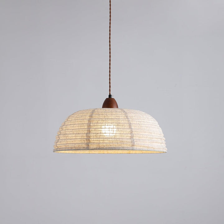Lampa wisząca z drewna i tkaniny