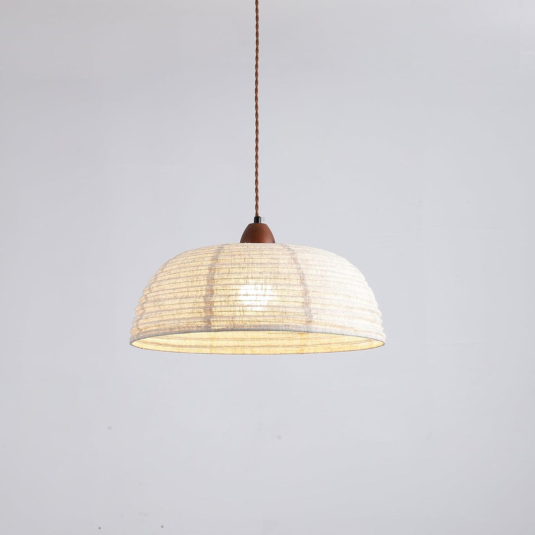 Lampa wisząca z drewna i tkaniny