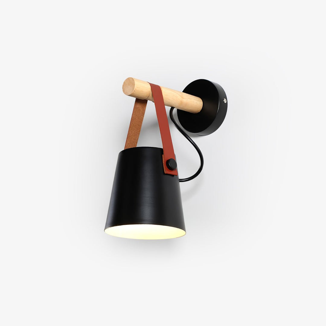 Stożkowa lampa ścienna z drewna