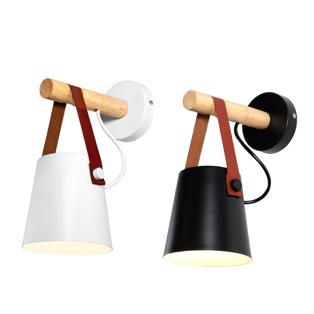 Stożkowa lampa ścienna z drewna