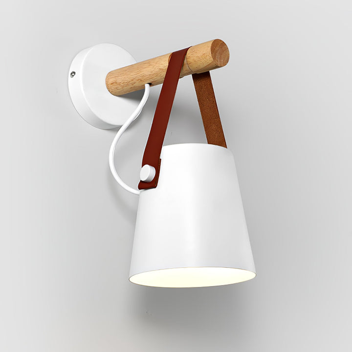 Stożkowa lampa ścienna z drewna