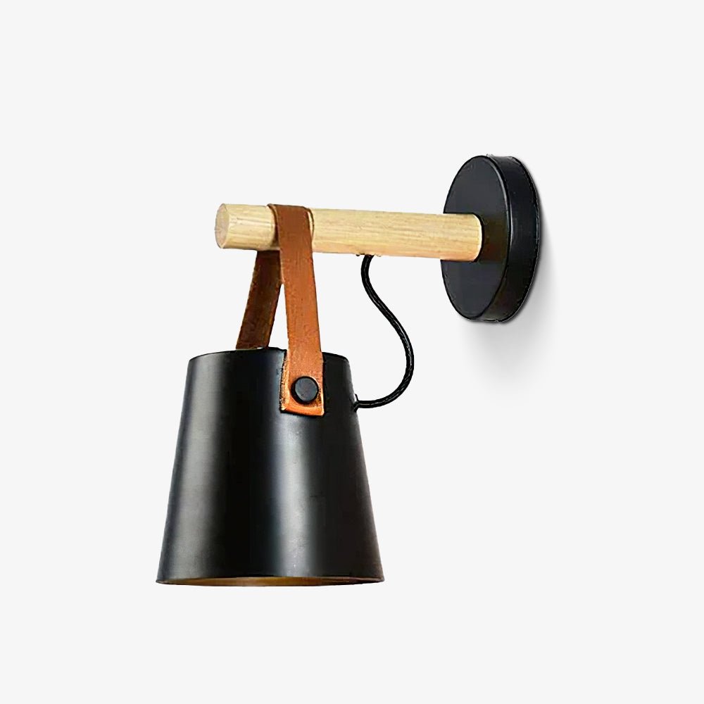 Stożkowa lampa ścienna z drewna