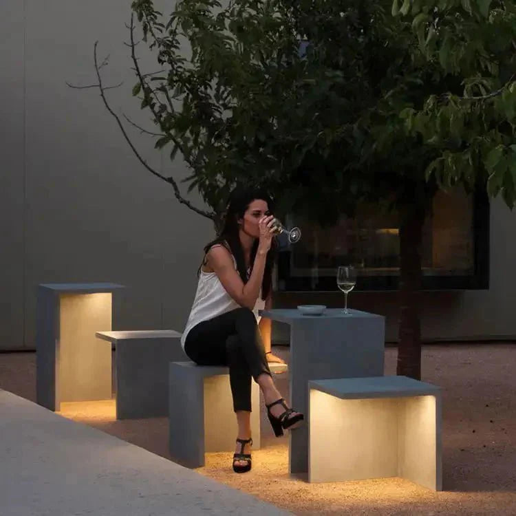 Lampa solarna Block Lane do ogrodu