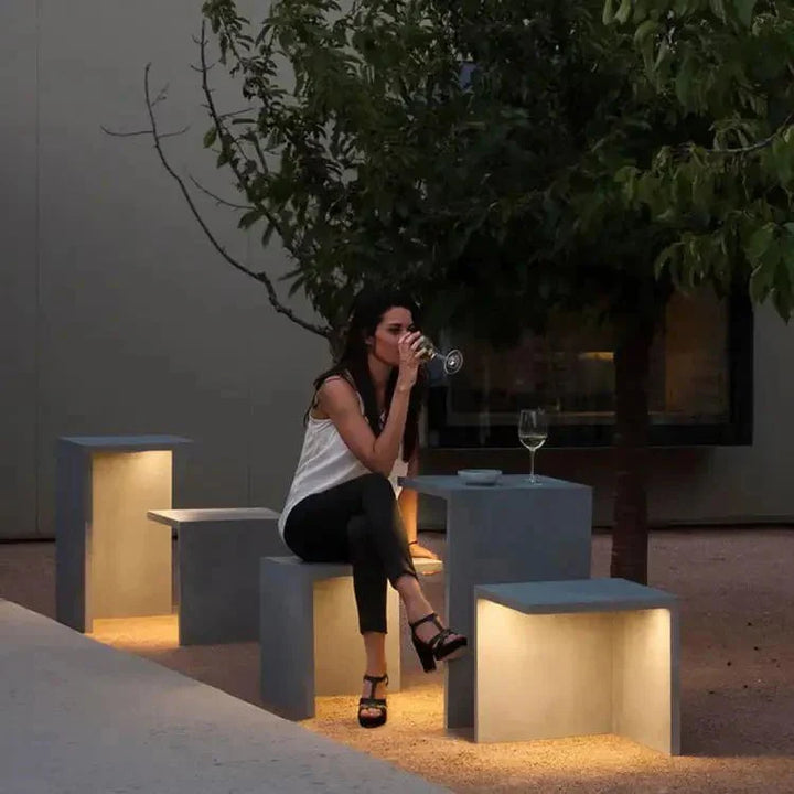 Lampa solarna Block Lane do ogrodu
