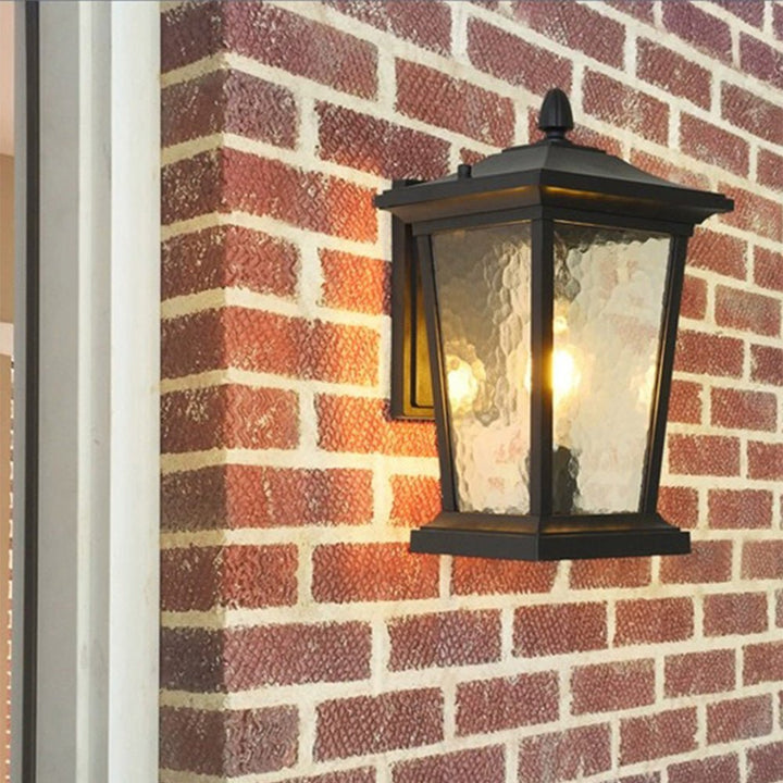 Lampa Ścienna Zewnętrzna z Wodoodpornym Szklanym Kloszem w Stylu Wiejskim