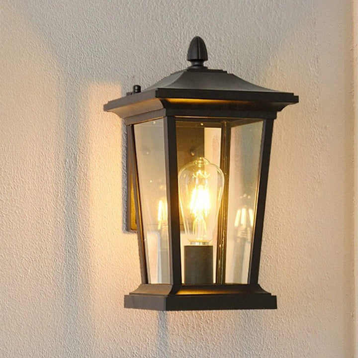 Lampa Ścienna Zewnętrzna z Wodoodpornym Szklanym Kloszem w Stylu Wiejskim