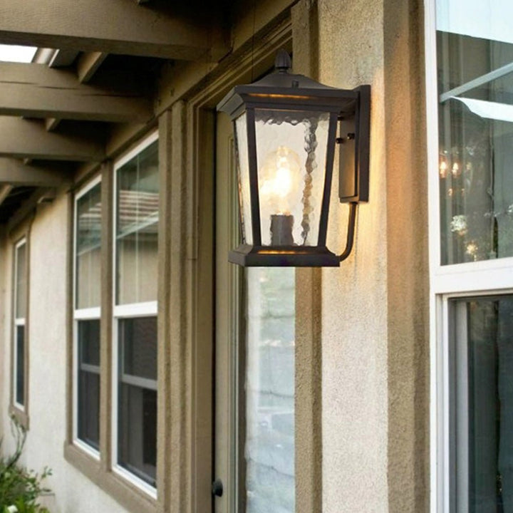 Lampa Ścienna Zewnętrzna z Wodoodpornym Szklanym Kloszem w Stylu Wiejskim