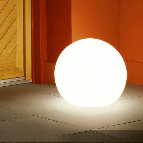 Słoneczna lampa ogrodowa w kształcie kuli