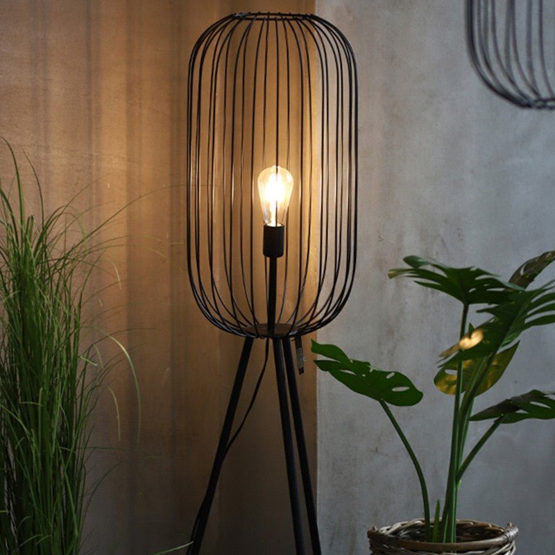 Pasiasta lampa podłogowa w klatce