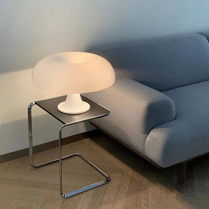 Lampa stołowa w kształcie grzyba w stylu minimalistycznym