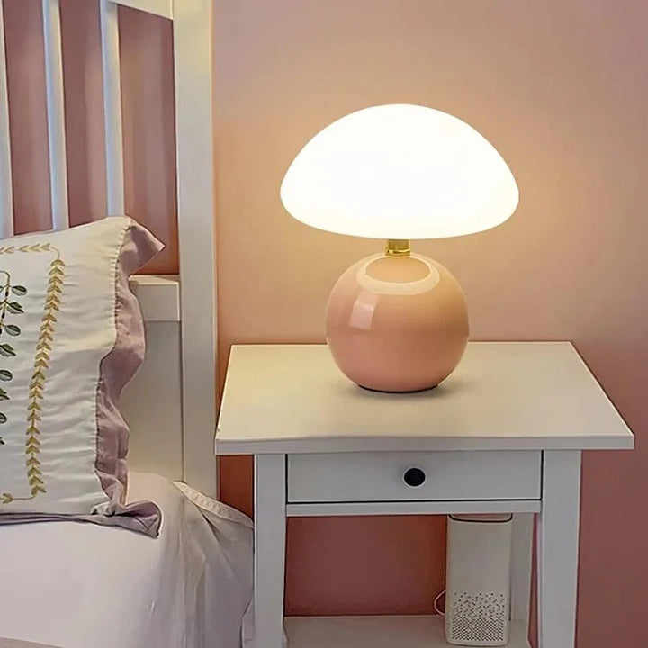 Francuska lampa w kształcie grzyba