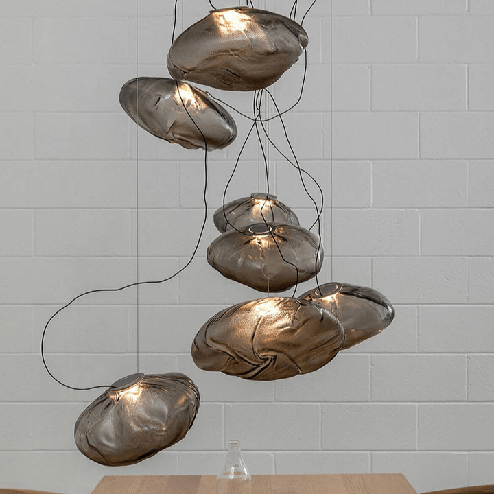 Minimalistyczna lampa wisząca z dmuchanego szkła