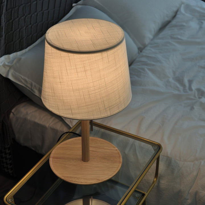 Delikatna Lampa Glow w Skandynawskim Stylu z Orzecha z Luksusowymi Akcentami Tkanin