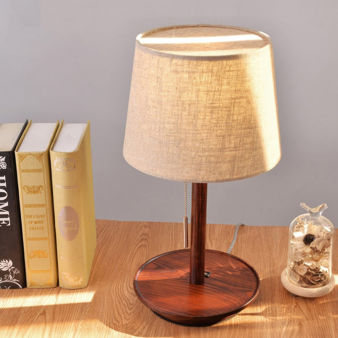 Delikatna Lampa Glow w Skandynawskim Stylu z Orzecha z Luksusowymi Akcentami Tkanin