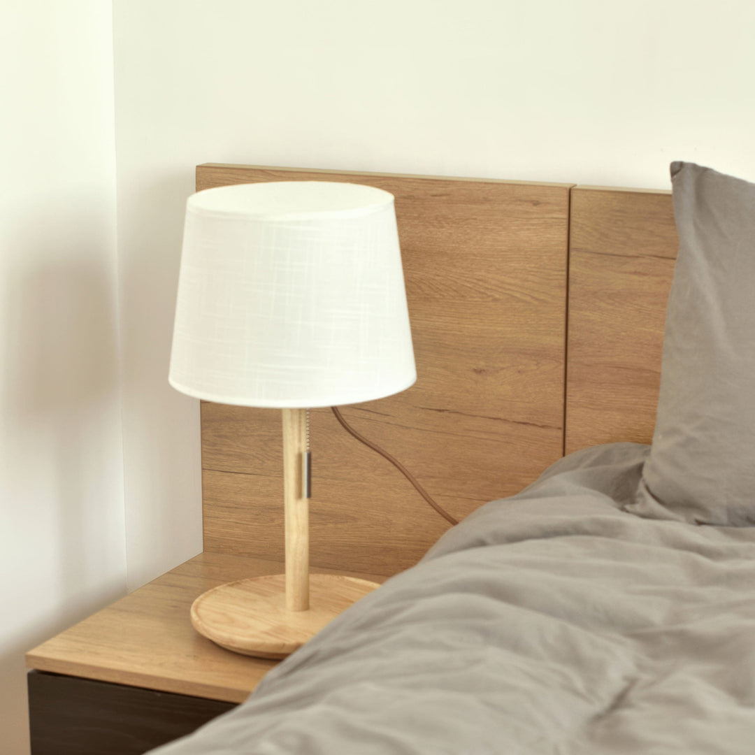 Delikatna Lampa Glow w Skandynawskim Stylu z Orzecha z Luksusowymi Akcentami Tkanin