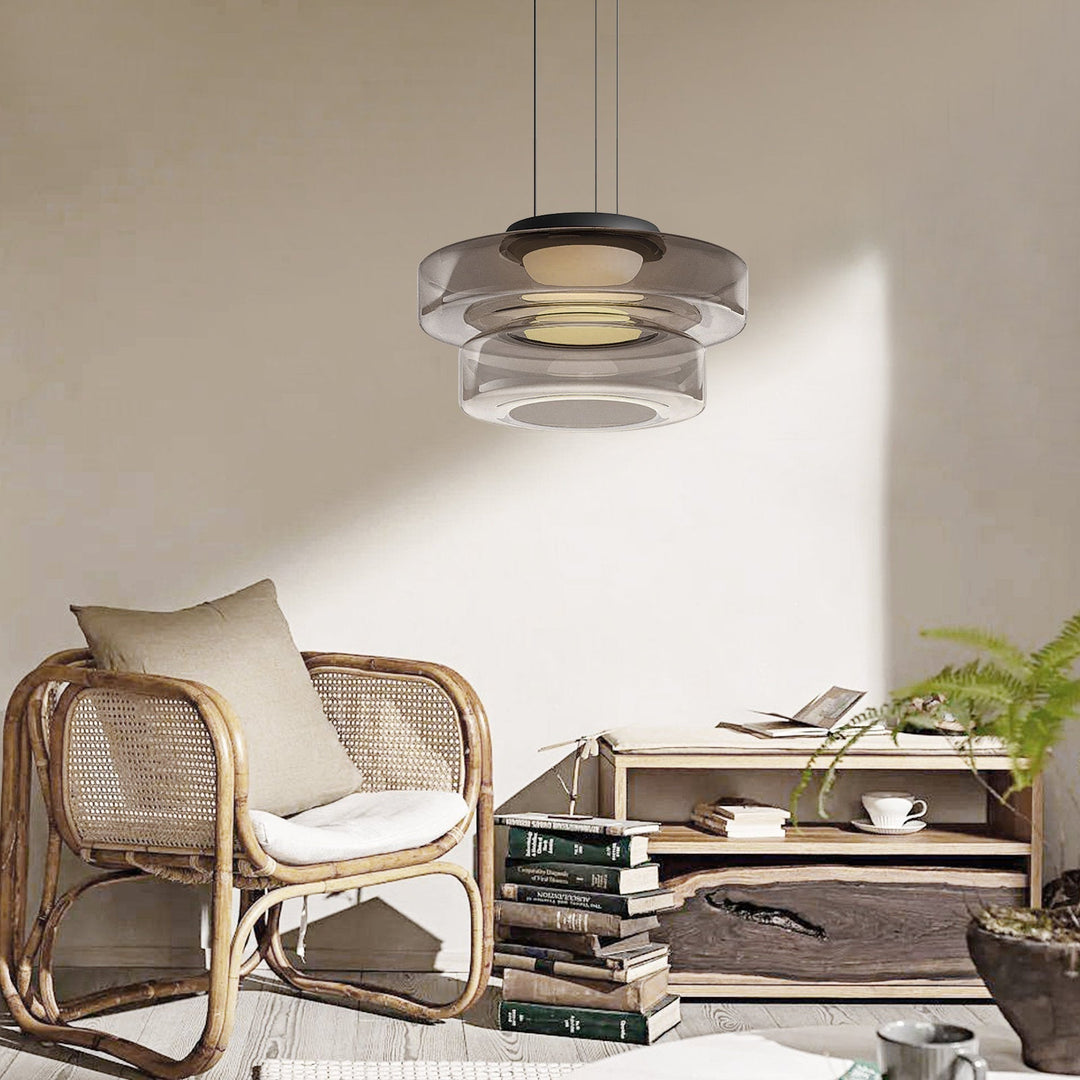 Szklane lampy wiszące w stylu Bauhaus