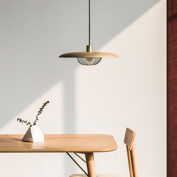 Lampy wiszące imitujące drewno