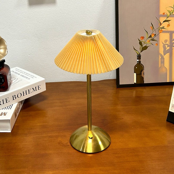 Skandynawska bezprzewodowa lampa stołowa