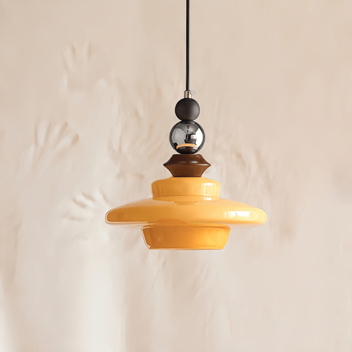 Szklana lampa wisząca w stylu vintage – ciepłe światło do jadalni