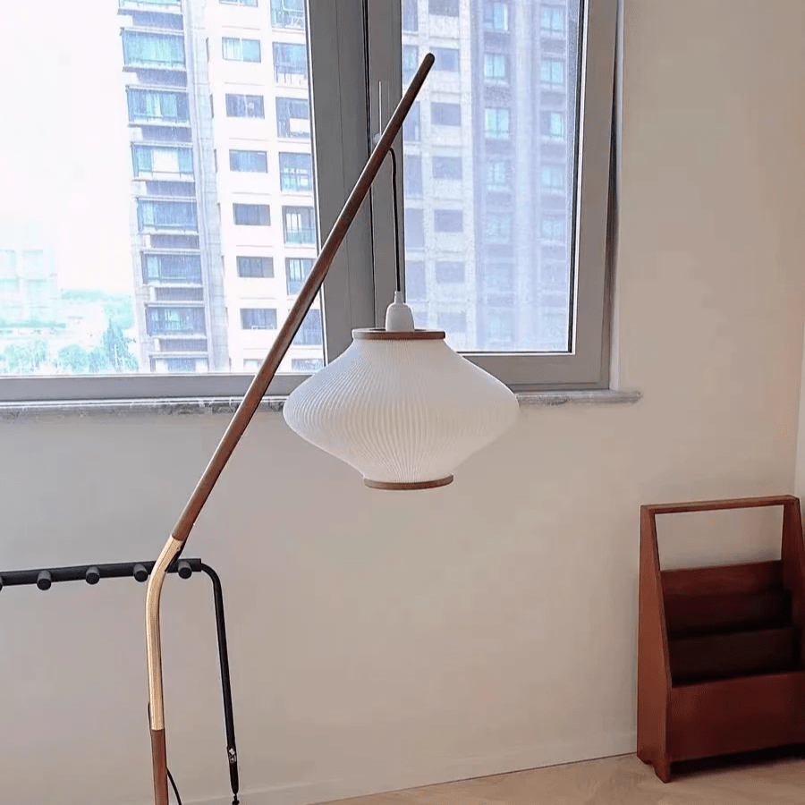 Lampa podłogowa w stylu średniowiecznym