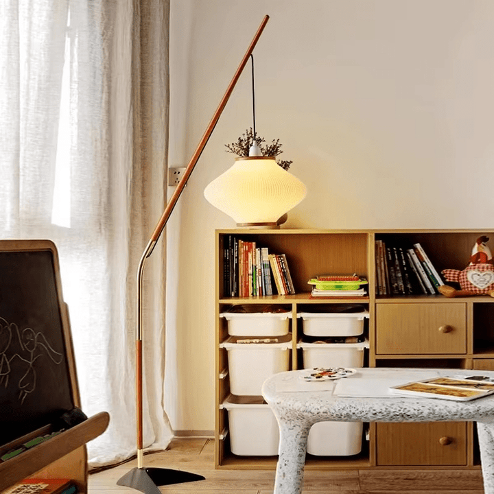 Lampa podłogowa w stylu średniowiecznym