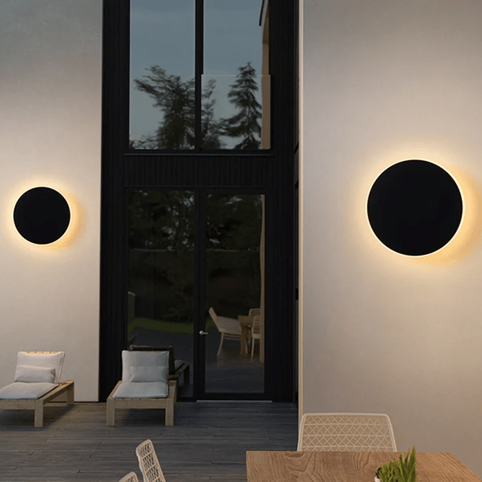 Minimalistyczna okrągła lampa LED ścienna z metalu do użytku zewnętrznego