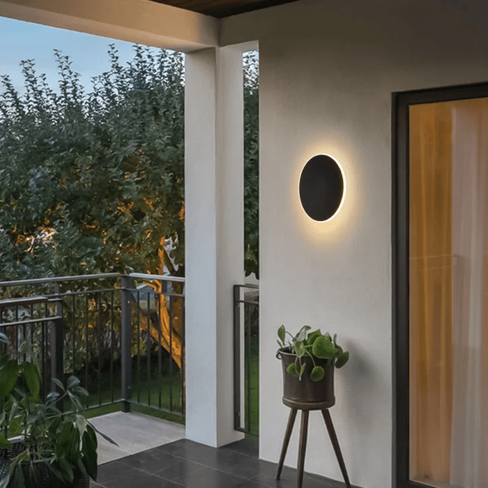 Minimalistyczna okrągła lampa LED ścienna z metalu do użytku zewnętrznego