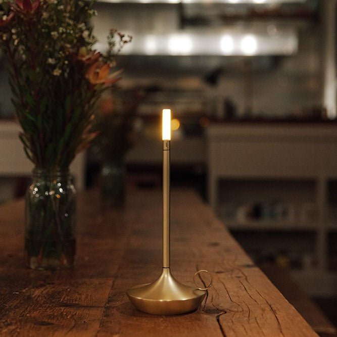 Nordycka lampa stołowa LED – designerska lampa kandelarowa