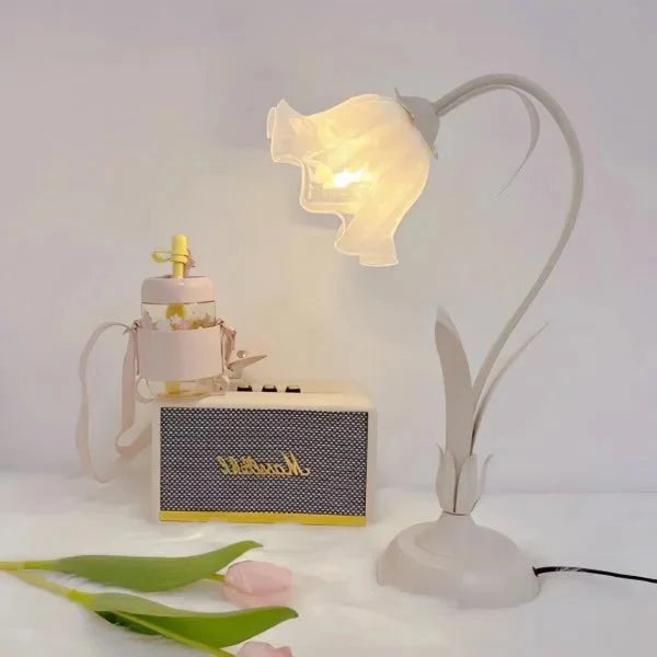 Vintage regulowana lampa stołowa w kształcie kwiatu