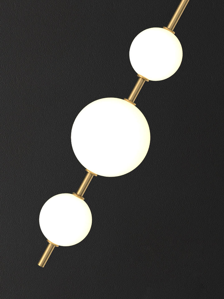 Pionowa Lampa Ścienna z Szklaną Kulą