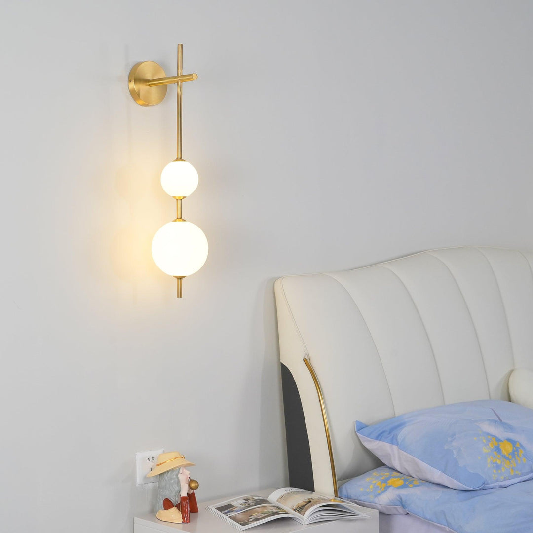 Pionowa Lampa Ścienna z Szklaną Kulą