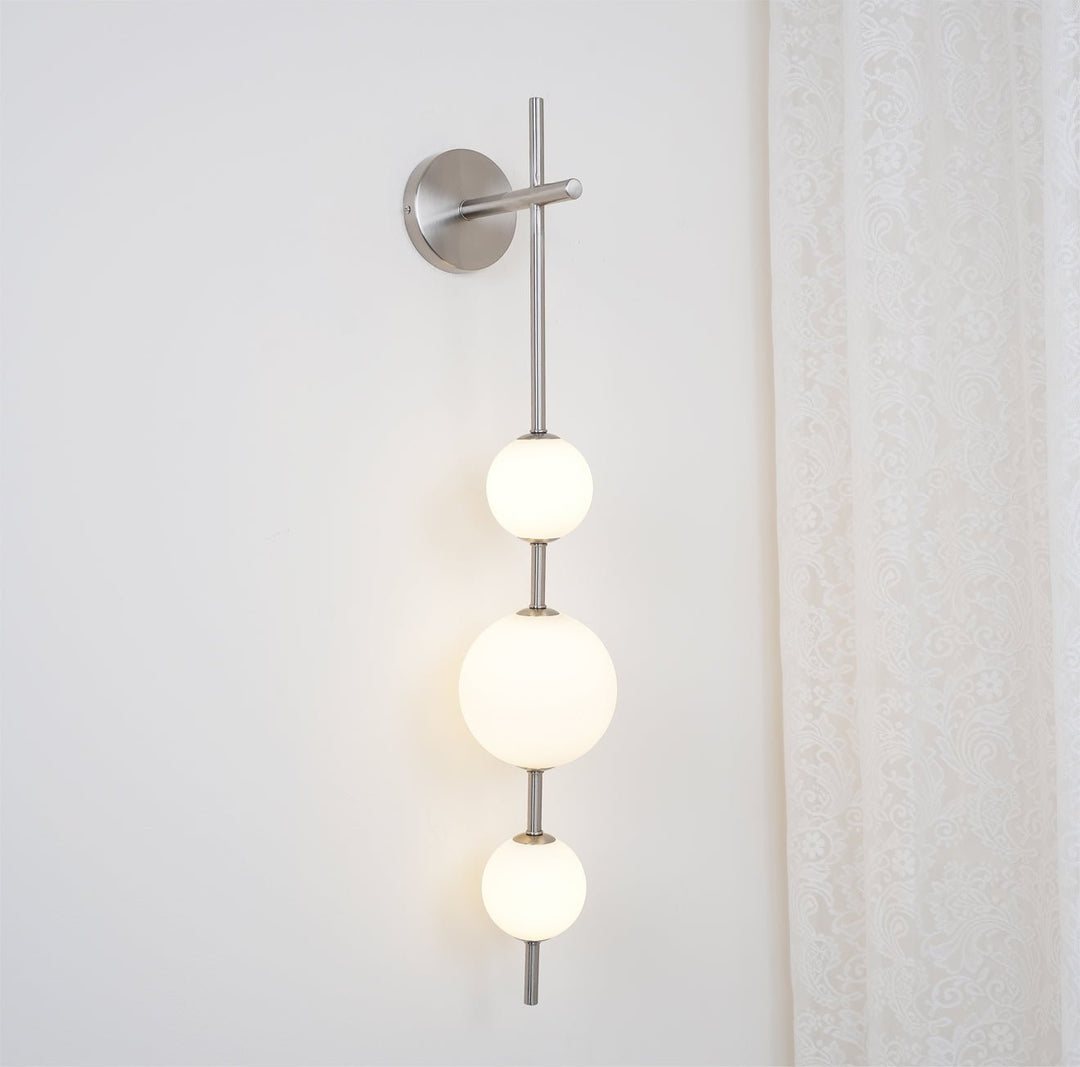 Pionowa Lampa Ścienna z Szklaną Kulą