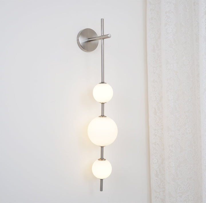 Pionowa Lampa Ścienna z Szklaną Kulą