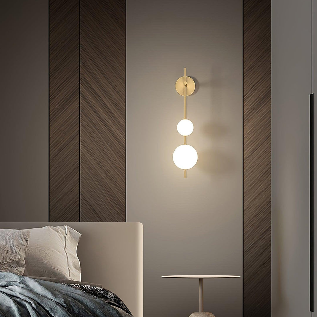 Pionowa Lampa Ścienna z Szklaną Kulą