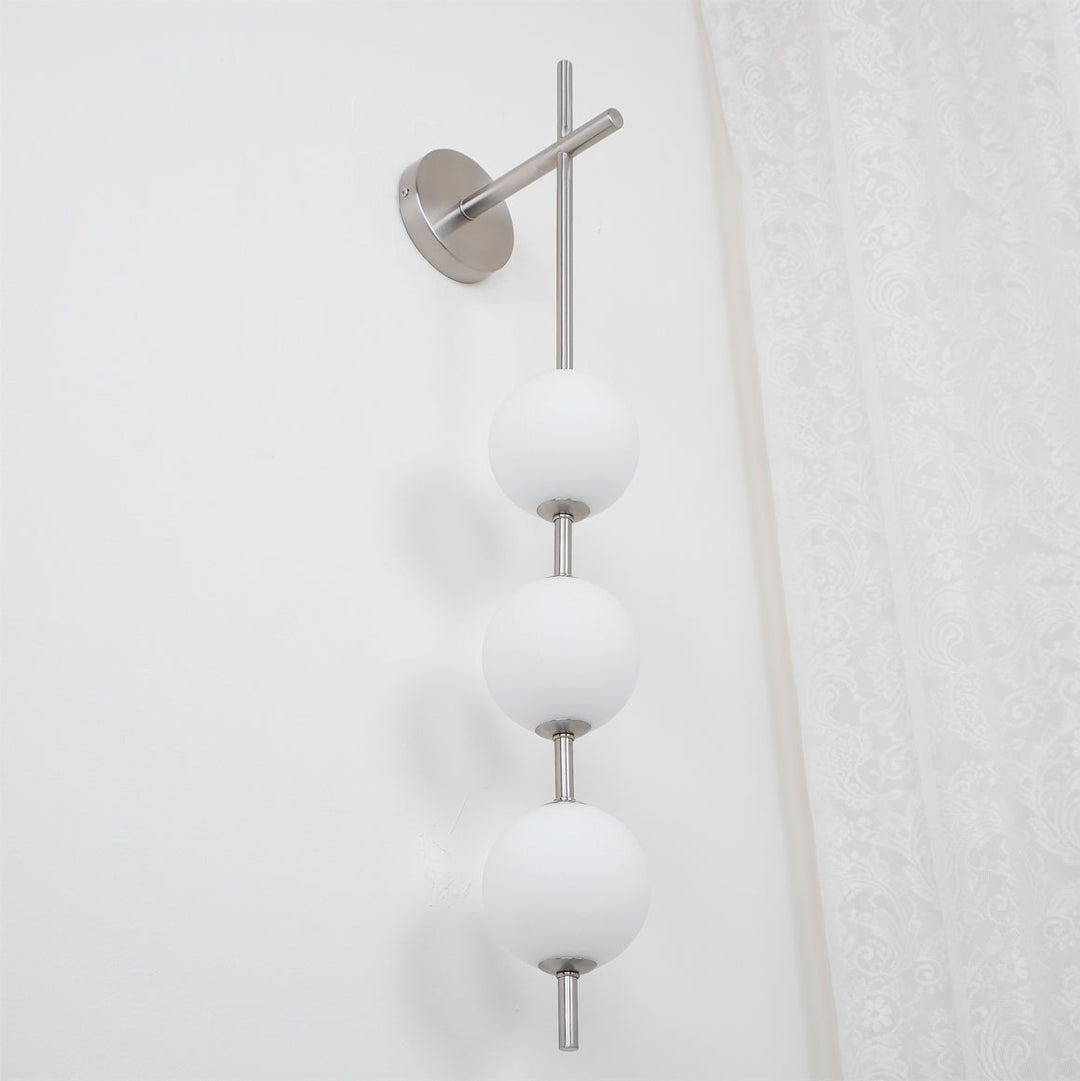 Pionowa Lampa Ścienna z Szklaną Kulą