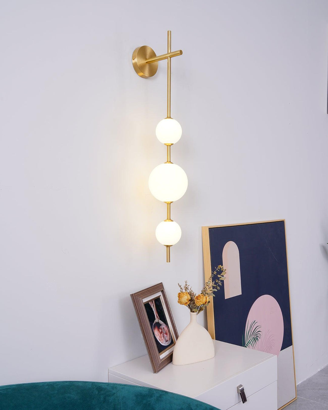 Pionowa Lampa Ścienna z Szklaną Kulą