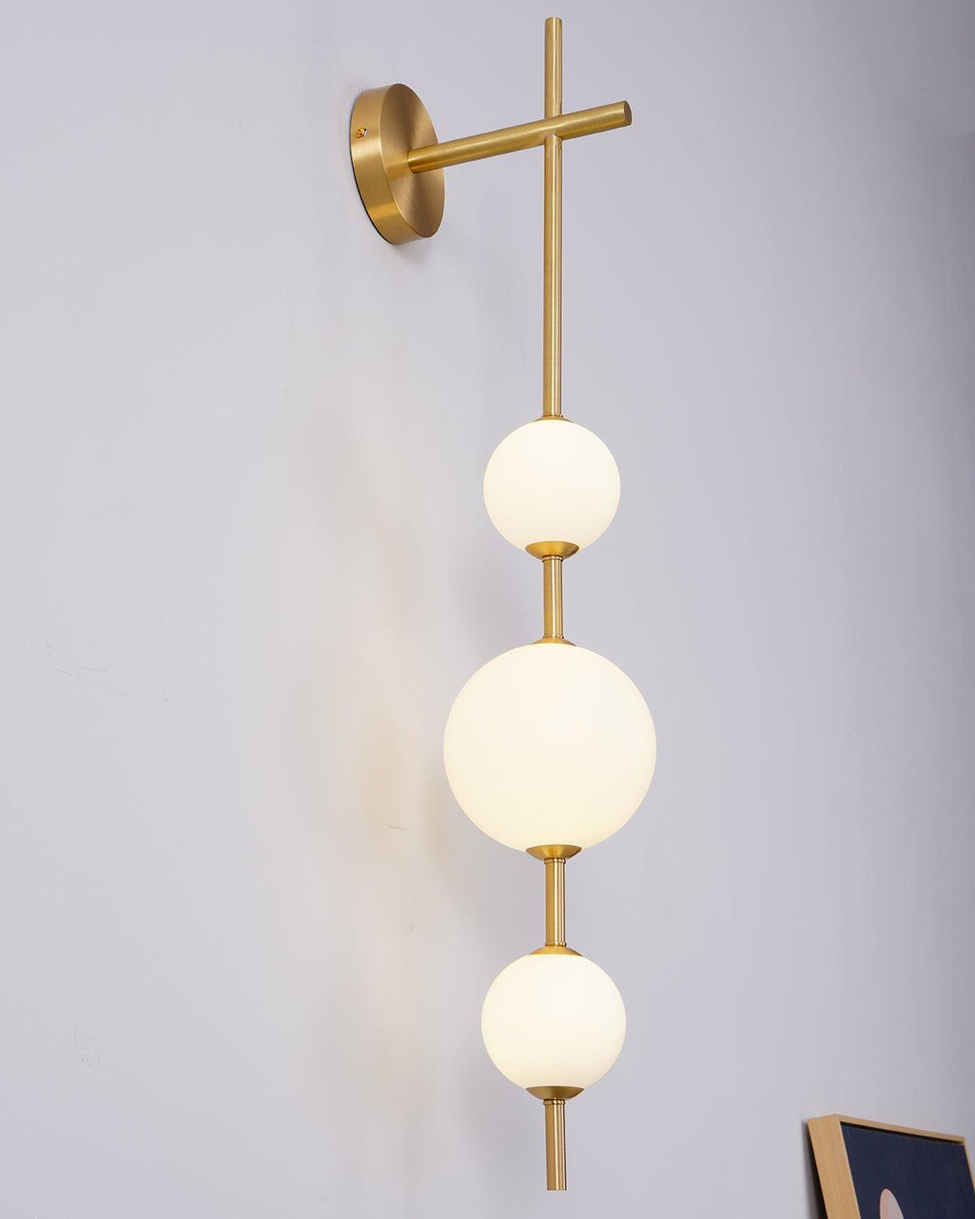 Pionowa Lampa Ścienna z Szklaną Kulą