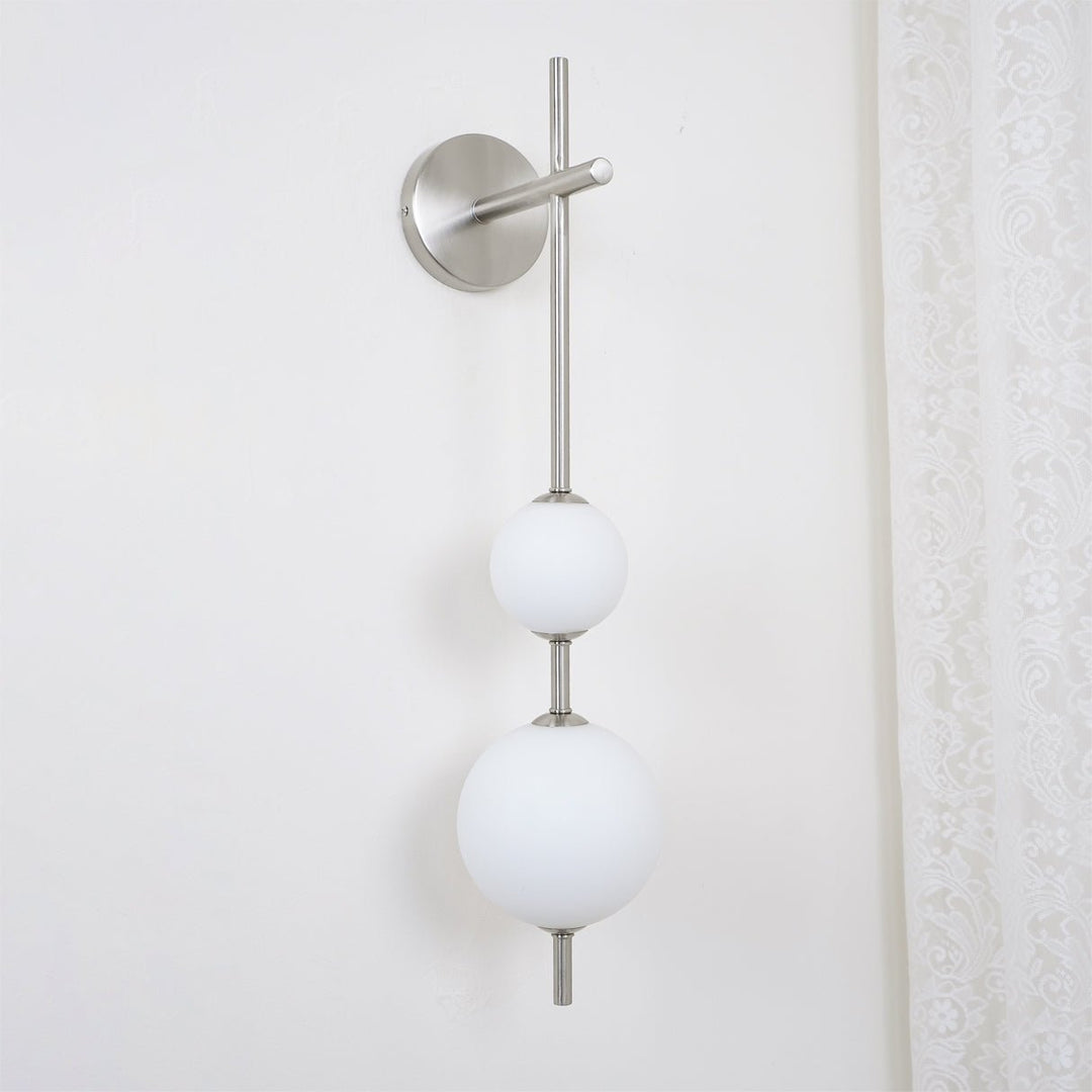 Pionowa Lampa Ścienna z Szklaną Kulą