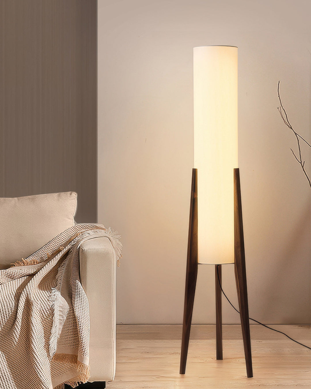 Lampa podłogowa z orzecha - sztuka z litego drewna