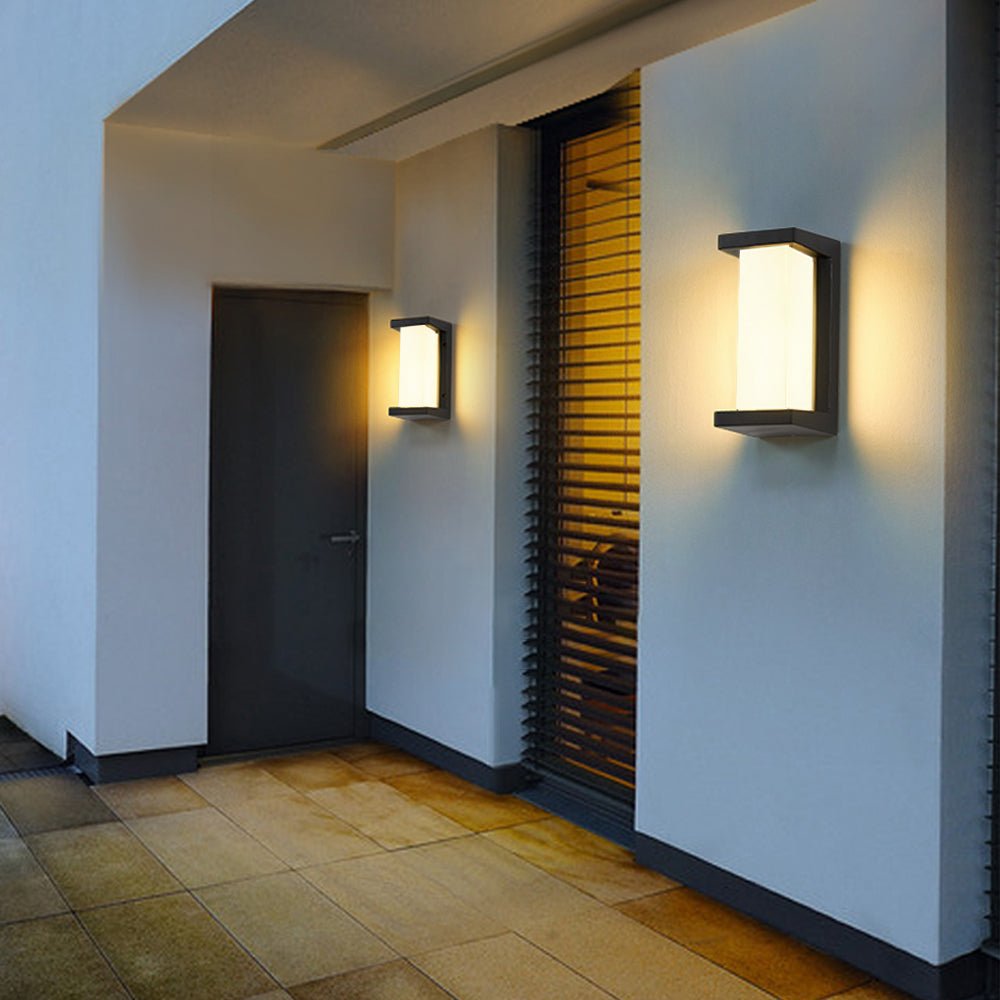 Lampa ścienna z czujnikiem ruchu