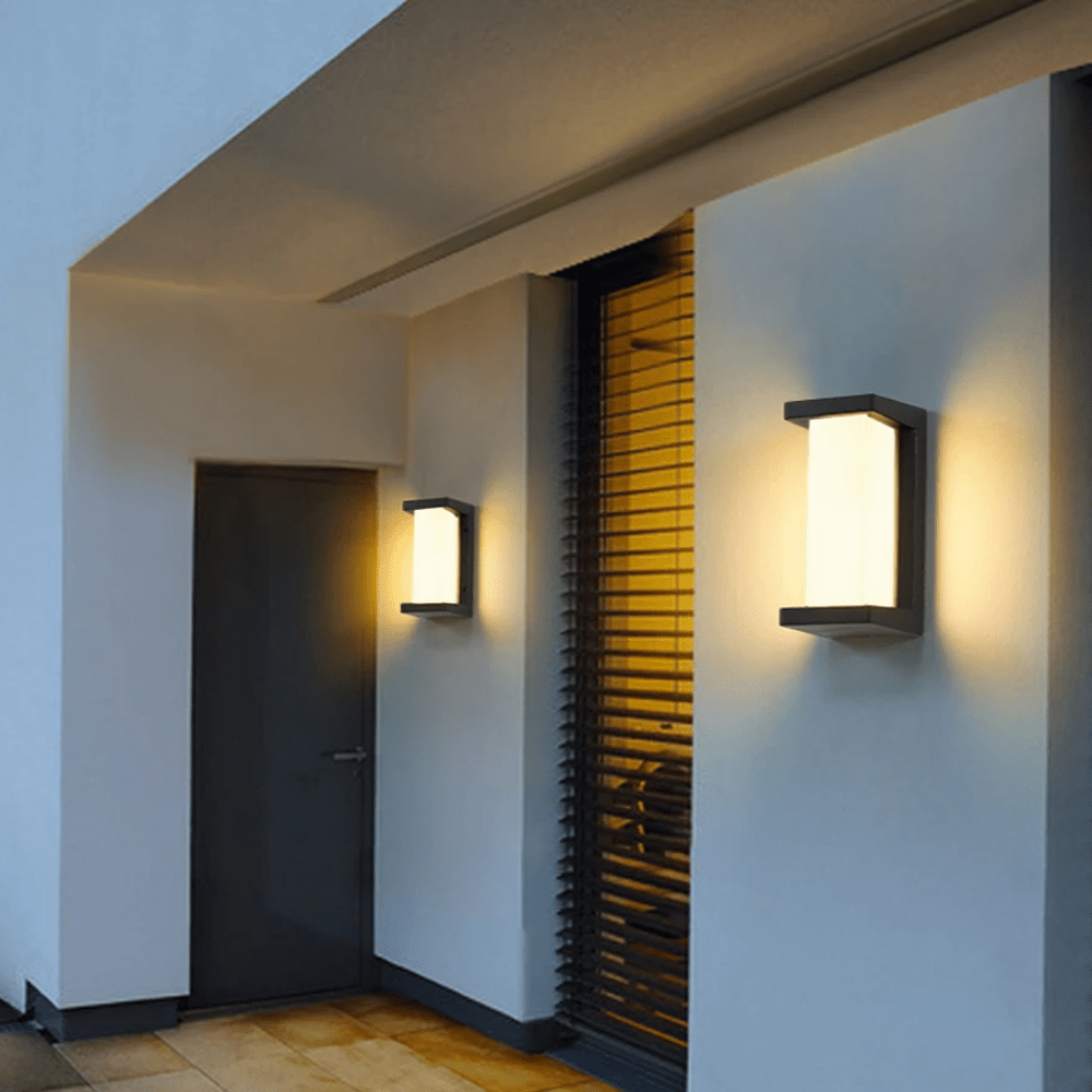 Lampa ścienna z czujnikiem ruchu