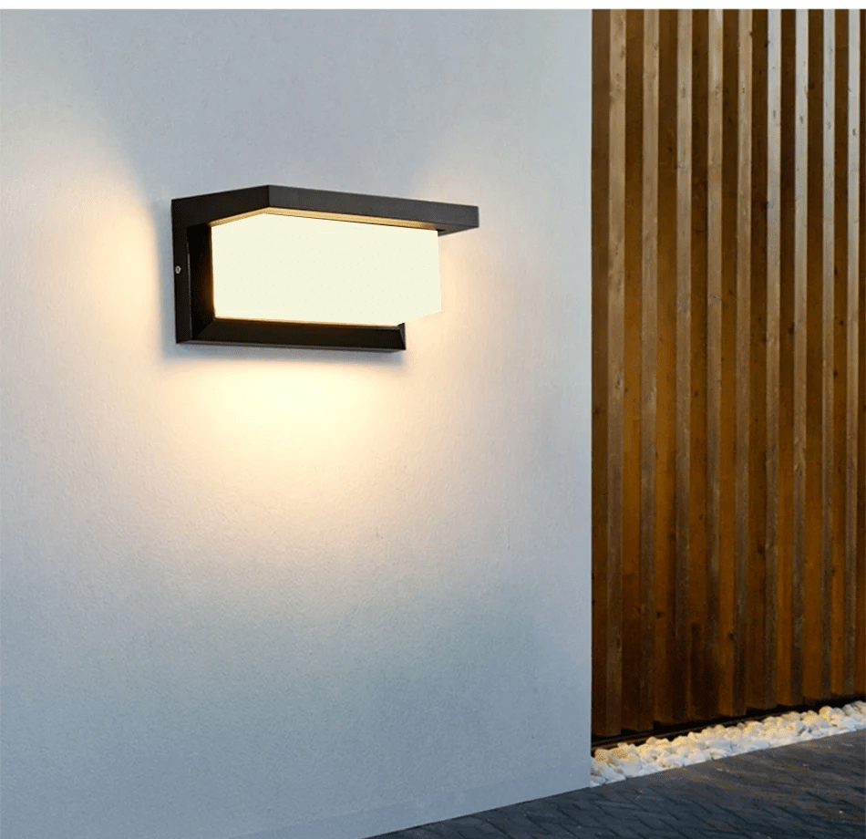 Lampa ścienna z czujnikiem ruchu