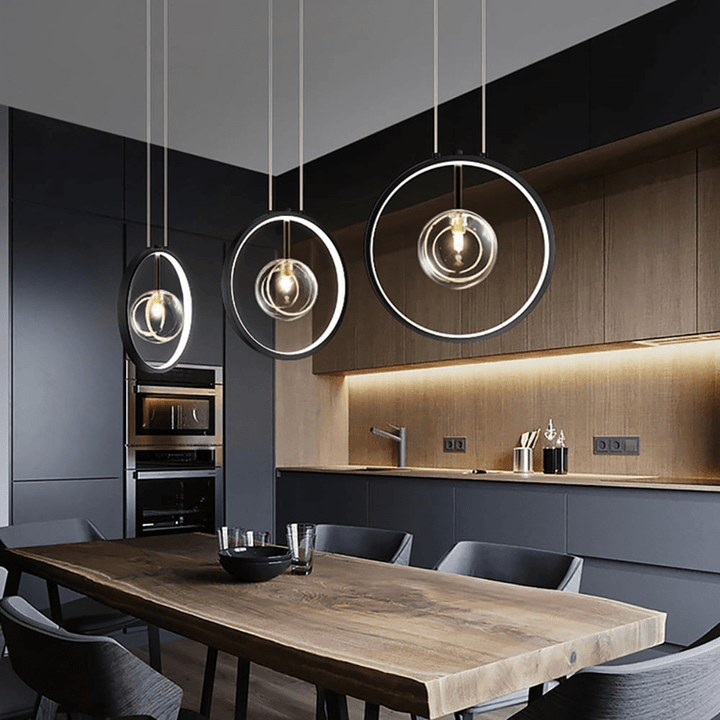 Czarna Lampa Wisząca Minimalistyczna Szklana Kula LED