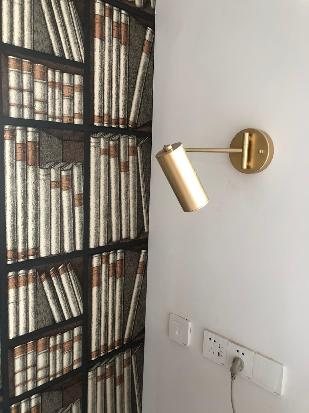 Lampa ścienna z ruchomym ramieniem